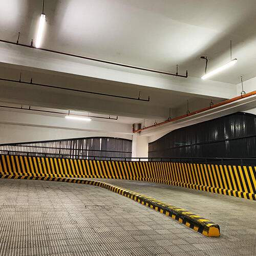 Well-organized and Maintained Parking Area ramp